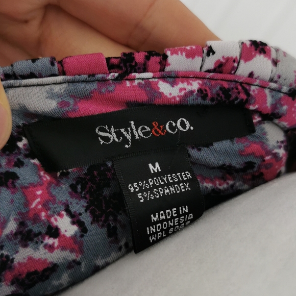 Style & Co abstract print short sleeve blouse - Picture 3 of 3